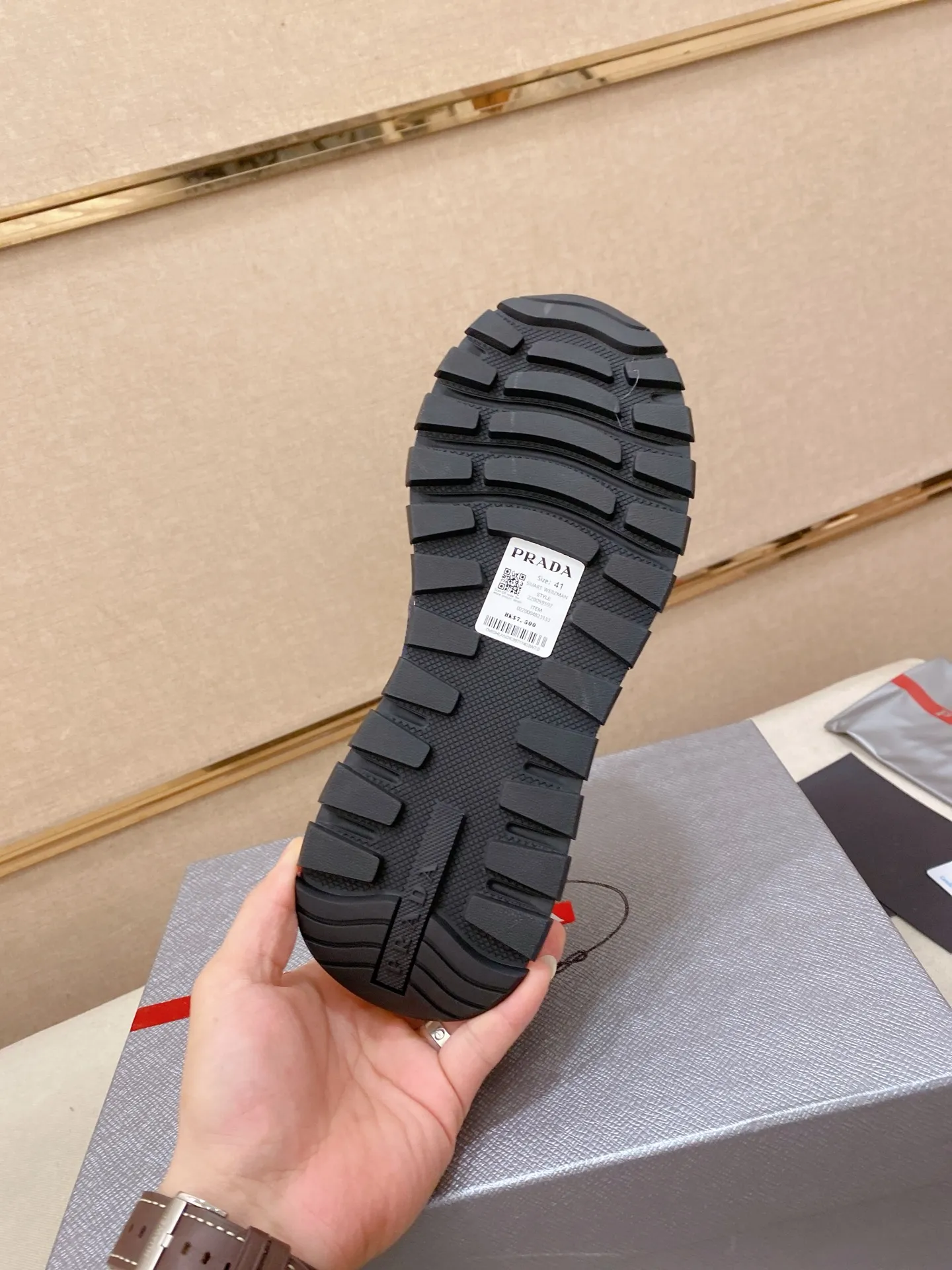 Men's shoes 💰 580💰 ✔️✔️✔️High version High-quality new PRADA (Prada) counters are launched simultaneously, new men's shoes, 😘fabrics are selected from first-layer cowhide fabrics. Lining: Imported cowhide leather lining. 👍🏿High-end☄️Open-molded non-slip rubber outsole, exquisite lines, simple and elegant, comfortable and high-end for leisure travel. Code number: 38 to 45